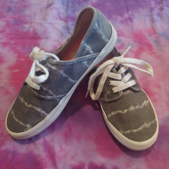 ROXY Tie Dye Canvas Sneakers: Size 6.5 - Picture 2 of 6